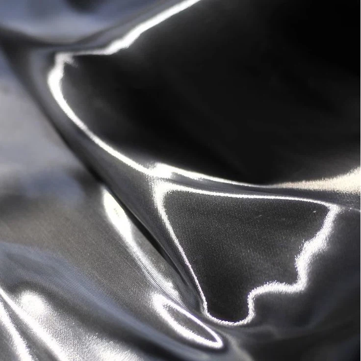 Veepõhine selge mantlilakk